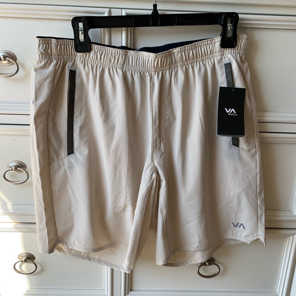 RVCA 17” yogger shorts